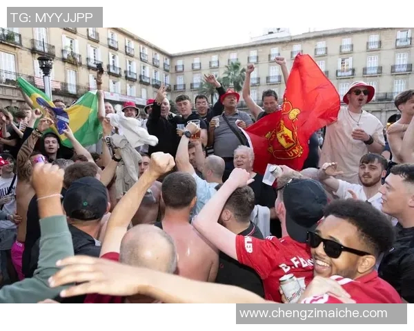 埃因霍温迎战热刺欧洲赛场激情对决引发球迷热议